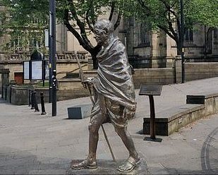  University of Manchester students want to ban a planned statue of Mahatma Gandhi