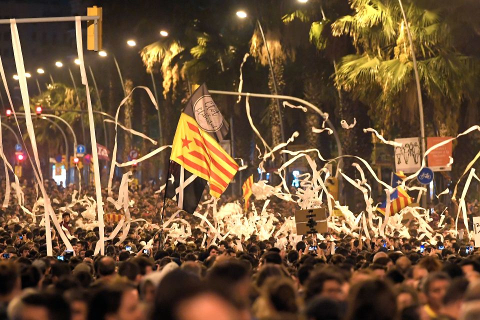  Police are arresting everyone they see in the Barcelona riots