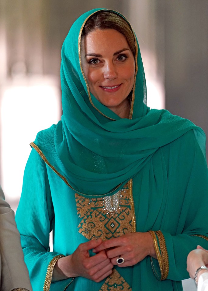 Kate covered her hair for her visit to the Badshahi Mosque in Lahore