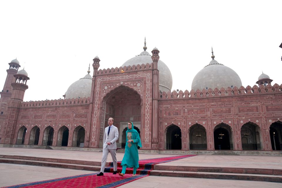  The Badshahi Mosque is considered one of Lahore's most iconic landmarks