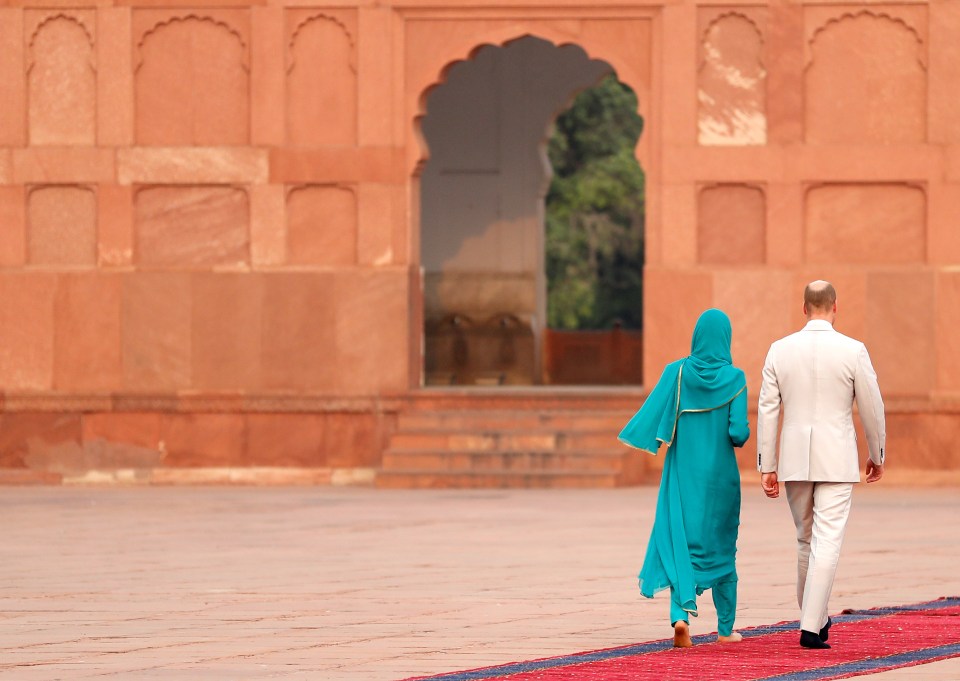  The Royal couple walked on a red carpet through the holy building on the second-to-last-day of their visit