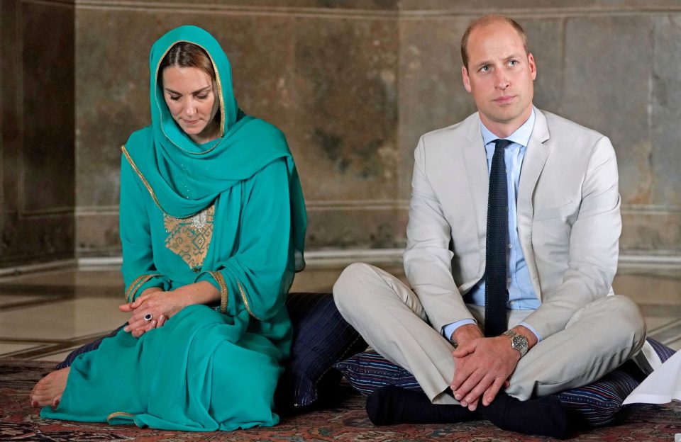  Kate and Prince William visit Badshahi Mosque