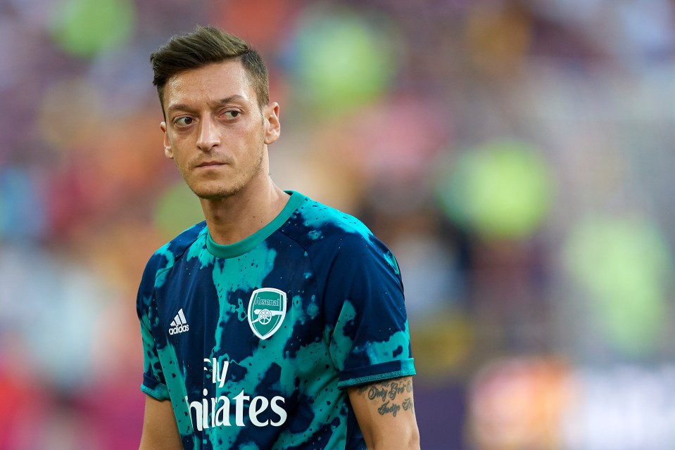  Martin Keown warned Mesut Ozil that the 'Invincibles' would've 'had him by the throat' over his attitude