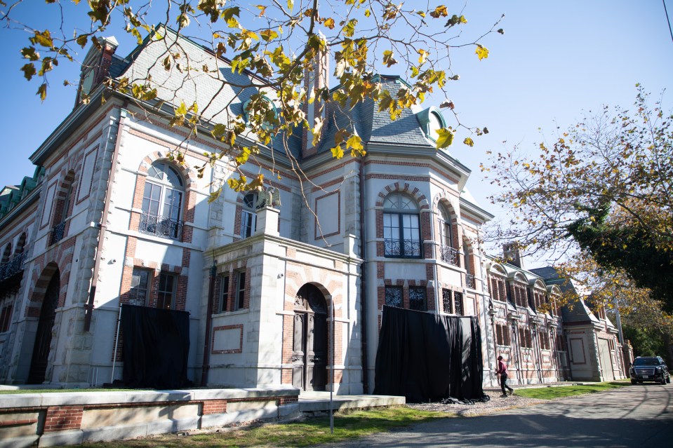  The couple tied the knot at a historic mansion in Rhode Island