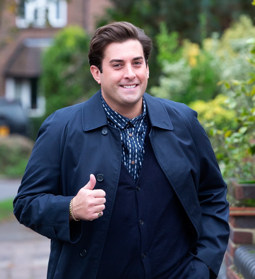  Arg gives the thumbs up as he was spotted out today