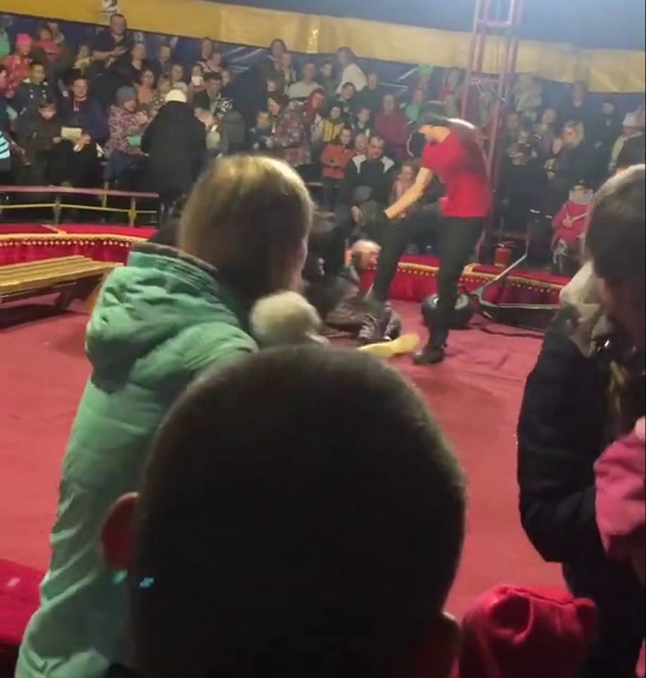  Families flee with their children while the circus helper repeatedly kicks the angry bear