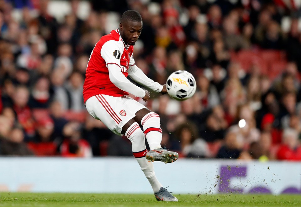  Nicolas Pepe scored two late free-kicks as Arsenal stole all three points