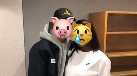  Sympathetic users covered the groom's face with a pig emoji