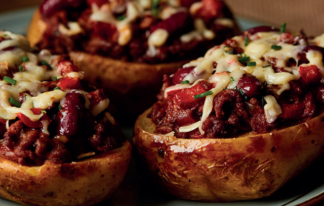  Make these baked potatoes with chilli con carne for family tea