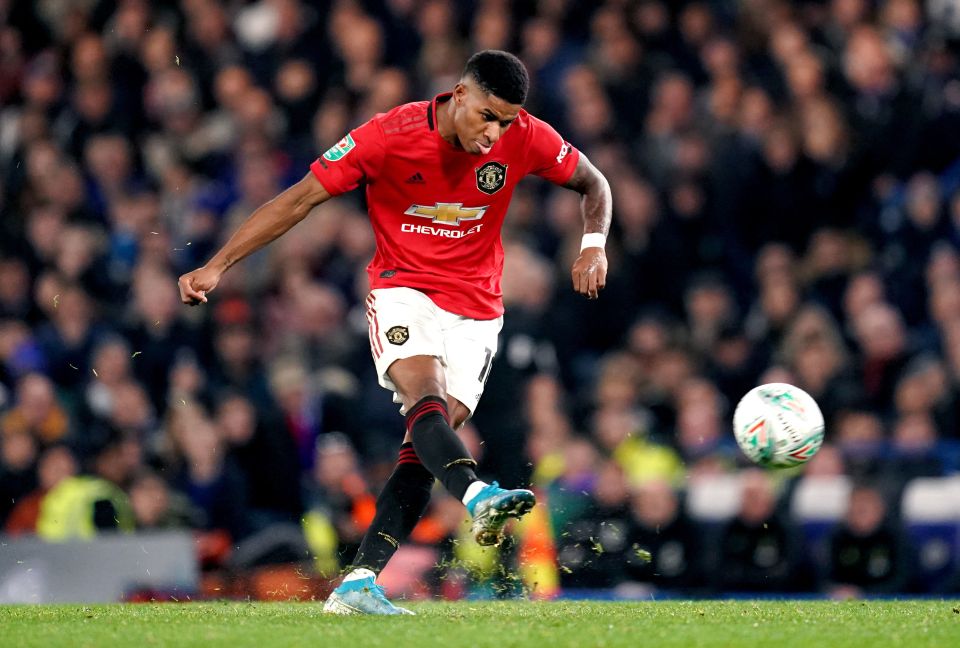  Marcus Rashford booked Manchester United's spot in the quarter-finals with a stunning free-kick at Chelsea