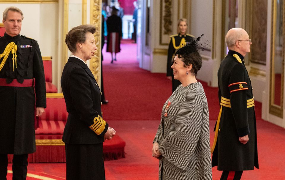  Olivia Colman is presented with the honour for her services to drama