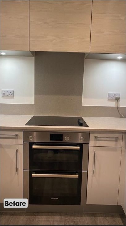  Sophie's old kitchen had a dark grey splashback