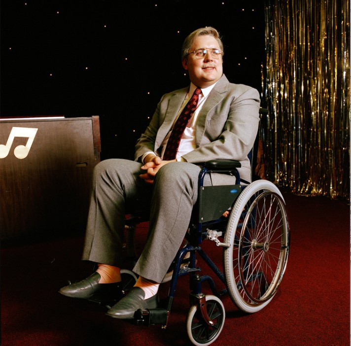  Peter as his character Brian Potter in Phoenix Nights