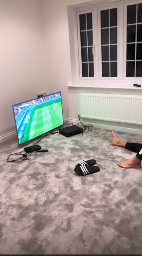  Their spacious living room will be the "fifa room"