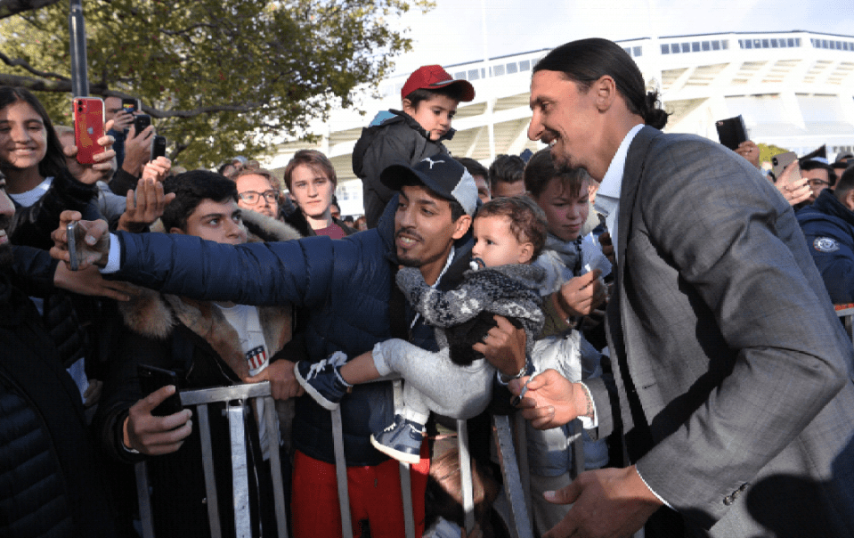  Zlatan Ibrahimovic takes selfies with fans gathering to see the statue unveiled