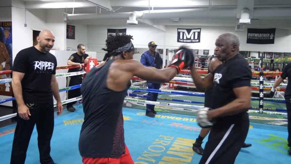  Mayweather Sr held pads for KSI in a session filmed for his YouTube channel