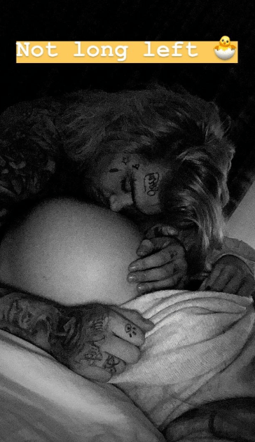  Last night, he shared a snap of himself kissing his girlfriend's bump