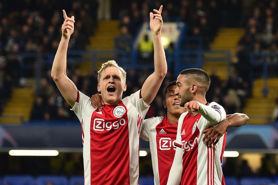  Donny Van de Beek (L) celebrates after scoring the fourth for Ajax