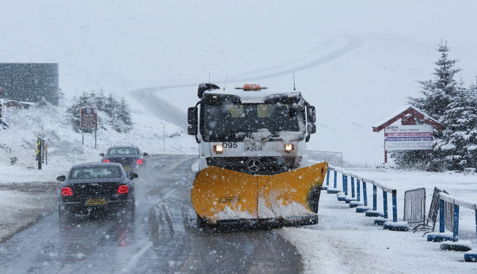  Snowploughs were spotted on the A939 which runs between Cockbridge and Tomintoul