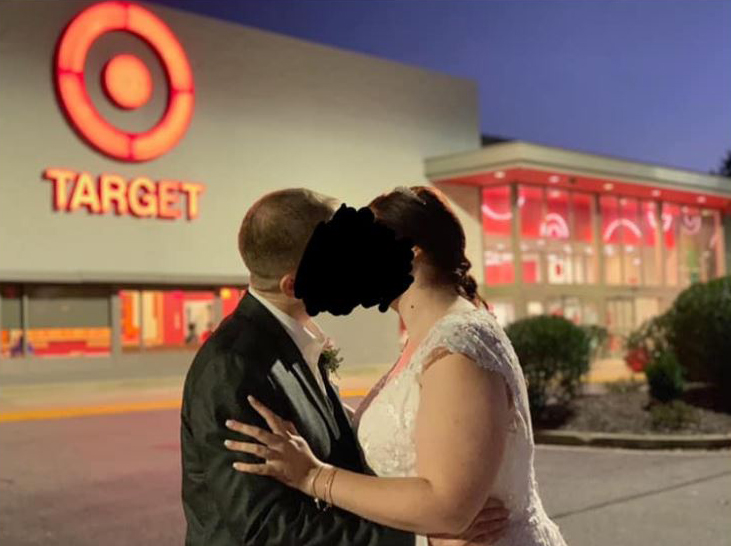  The couple kicked off their photoshoot with a quick kiss outside