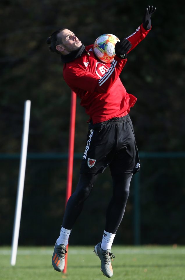  Gareth Bale got stuck in with the training sessions ahead of the game against Azerbaijan