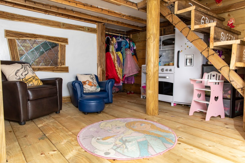  The house, which cost £5,000 to build, has a kitchen and diner area and an upstairs