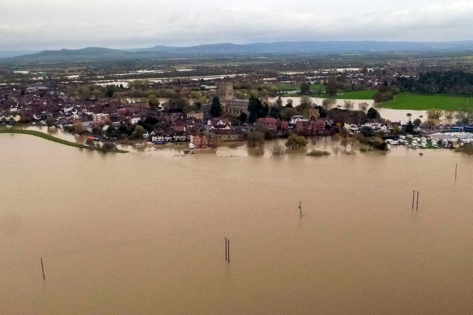  Flooding near Tewkesbury, Gloucs, where acres of grassland were flooded