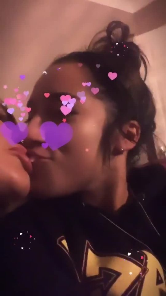  Megan Barton Hanson kissed ex-girlfriend Chelcee Grimes as she rekindled their romance