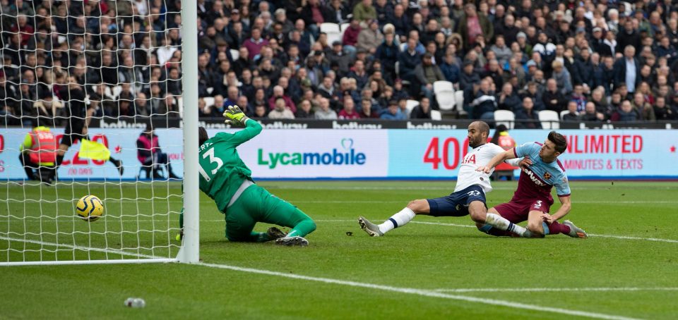  Lucas Moura doubled Tottenham's tally on the brink of half time