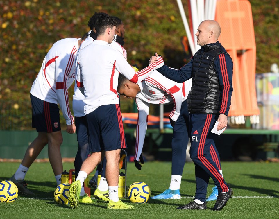  Freddie Ljungberg shakes hands with young star Robbie Burton