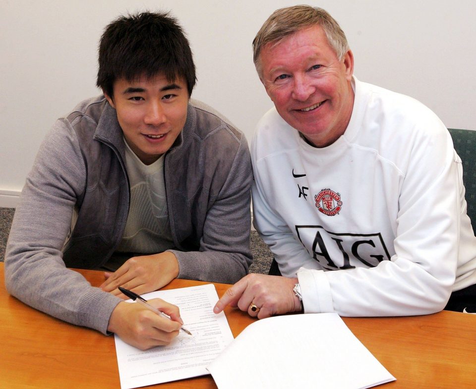  United signed Fangzhuo from Dalian Shide in 2004 for an initial fee of £500,000, which could have risen to £3.5 million, depending on appearances