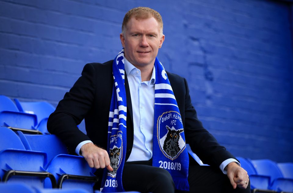  However Scholes didn't even put on a tie for his Oldham unveiling