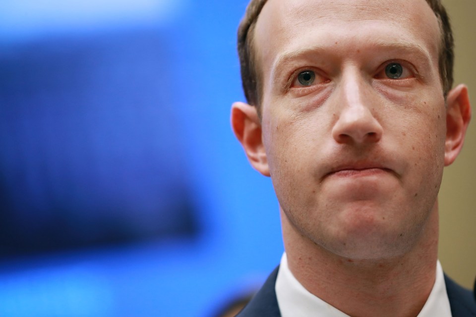  Facebook employees reportedly blow-dry Mark Zuckerberg's armpits to get rid of his anxiety-induced sweat before big speeches