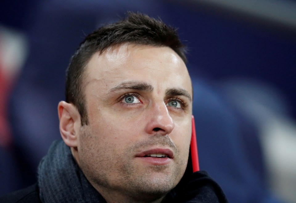  Berbatov has urged United to put their faith in the current crop of forwards