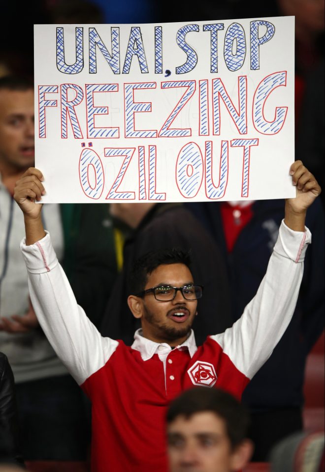  Fans couldn't understand why Emery didn't play Ozil - but it soon became clear