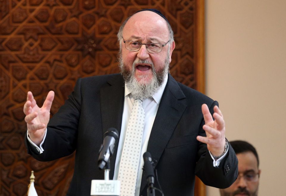  Chief Rabbi Ephraim Mirvis claims many British Jews will consider leaving the country if Corbyn's elected