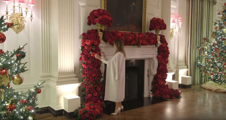  The White House's fireplace was seen adorned with red roses