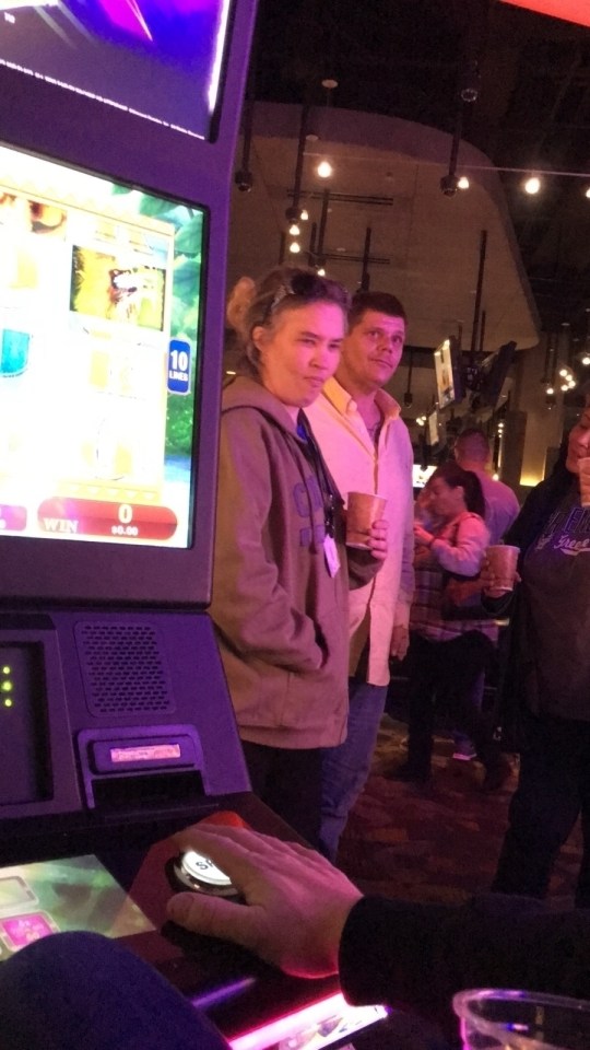  Mama June with her boyfriend Geno in a casino