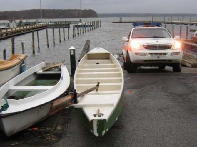  The youngsters' dragon boat capsized in high winds, hurling them into the icy water