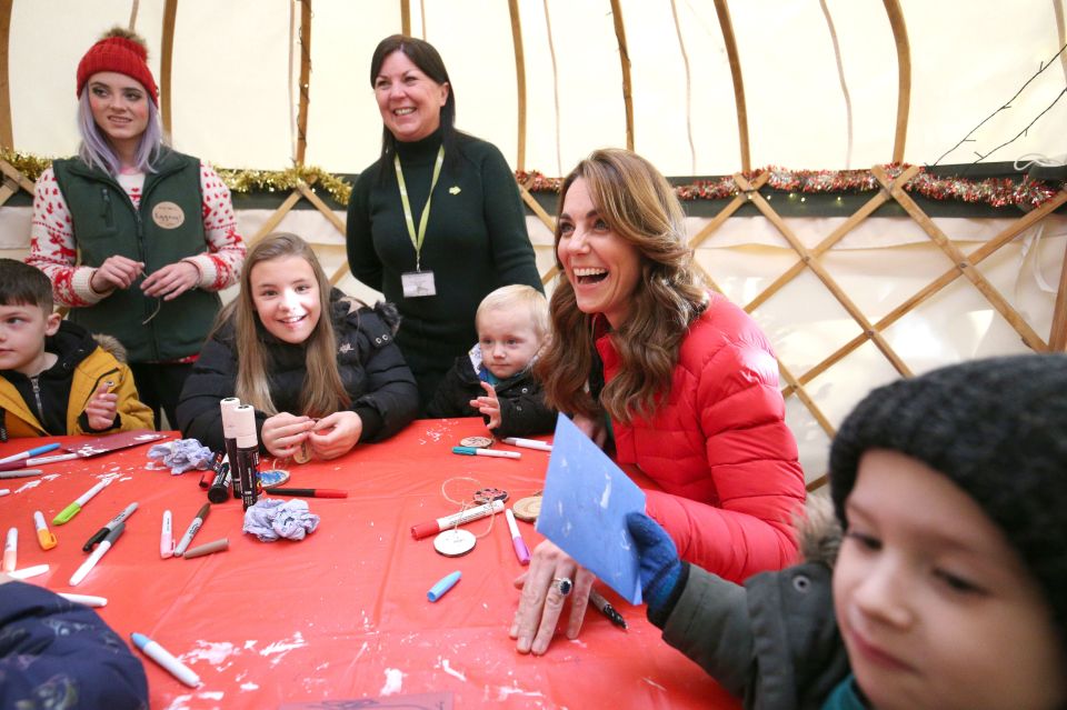  Kate jokes with some kids and their families