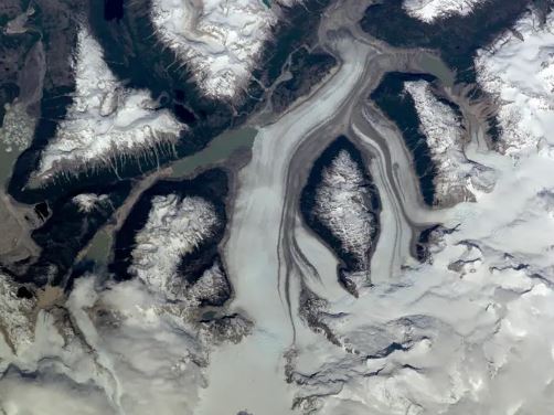  A glaciated area at the headwaters of the Rio de la Colonia in southern Chile, December 2000