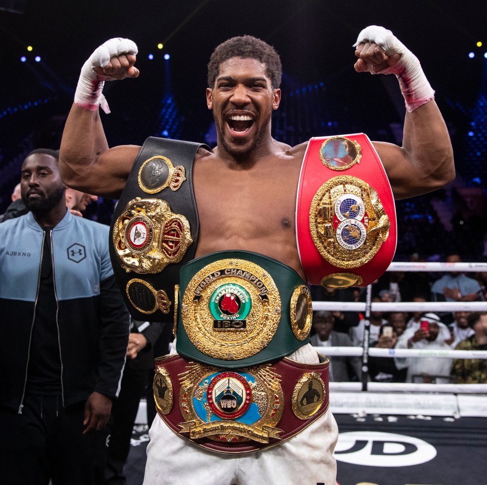  Just minutes after Anthony Joshua was crowned unified heavyweight champ, a mass brawl broke out on the streets of Newcastle