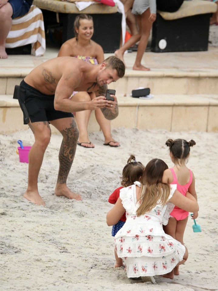  Dan takes a snap of Jac with their daughters Ella and Mia as the family reunited