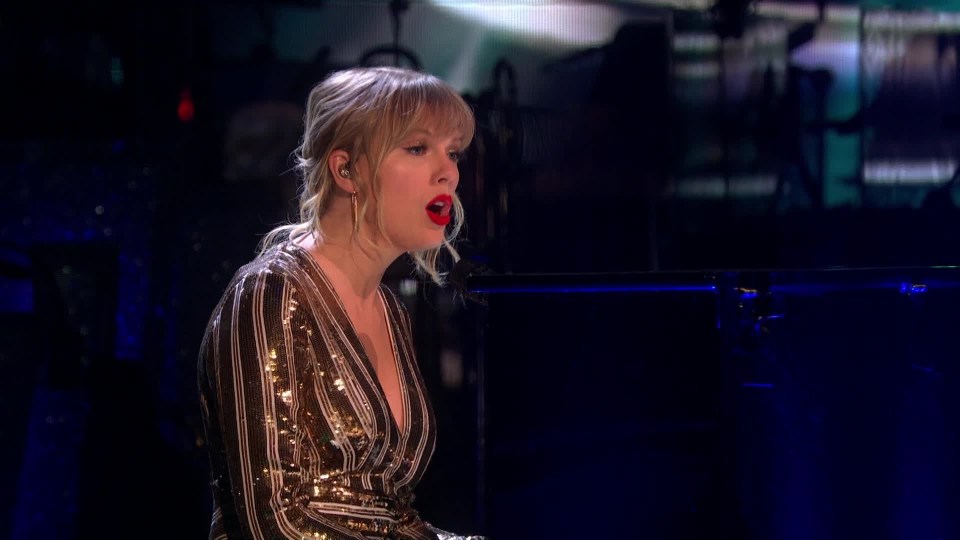 Star turn…Taylor Swift was singing on the show and was supporting the finalists