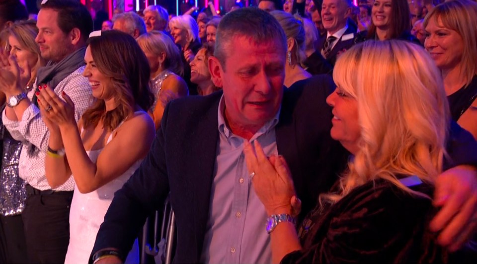  Kelvin's wife could be seen beside his dad during the final