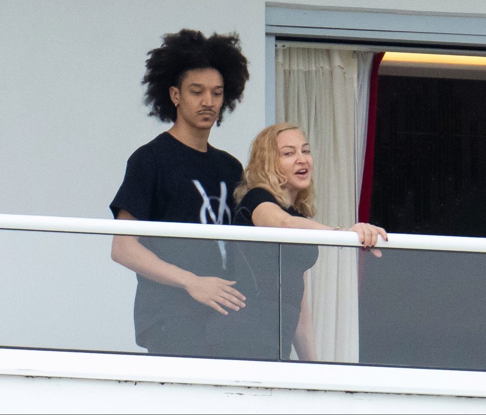  Madonna cosies up to her potential new toyboy, Ahlamalik Williams