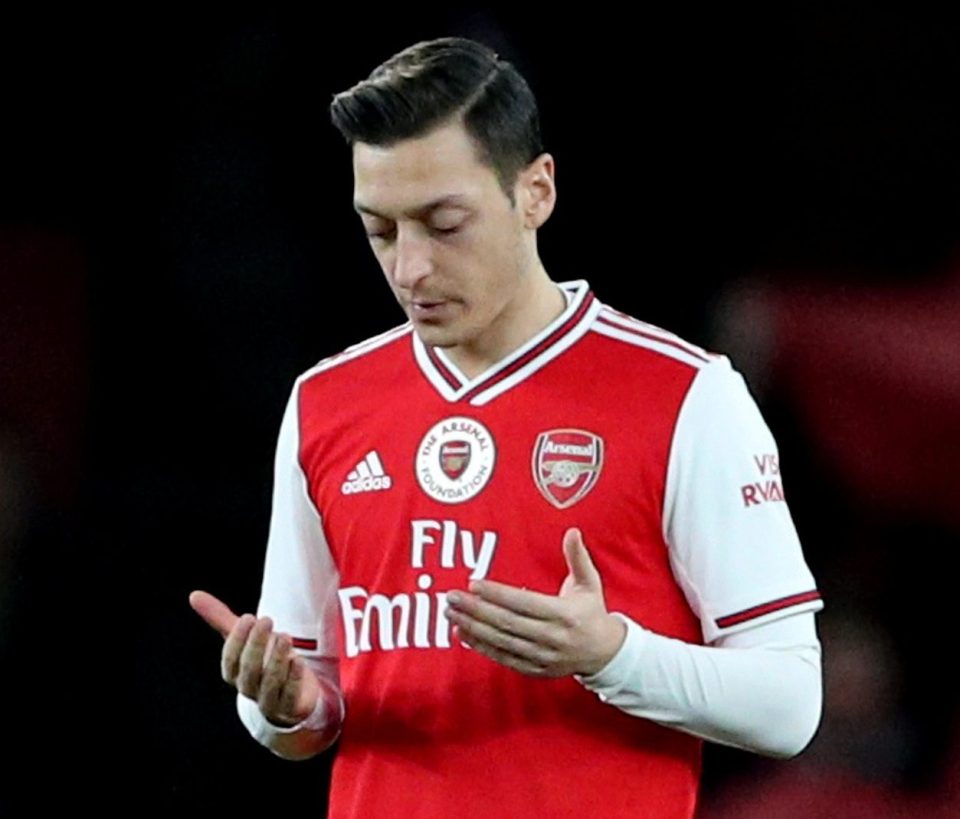  Arsenal star Mesut Ozil has received backing in his row with China