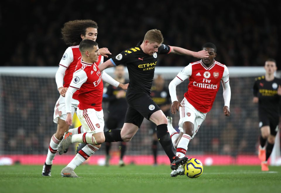  Arsenal were completely outclassed by Manchester City as Kevin de Bruyne's double helped give the champions an easy win