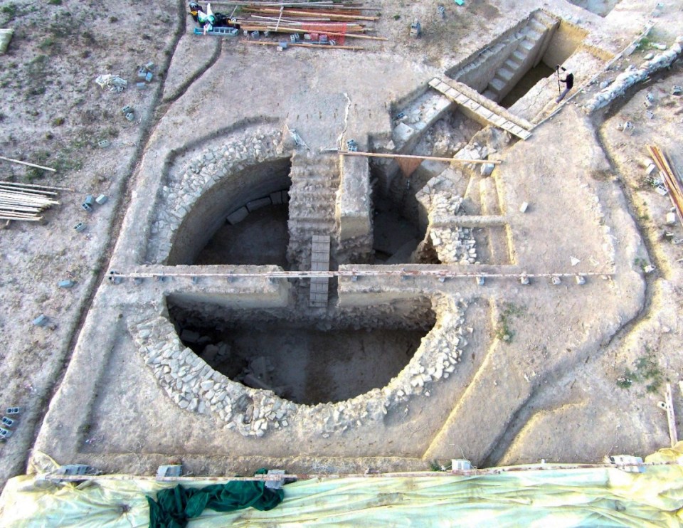  The round tombs would have been lined with gold leaf