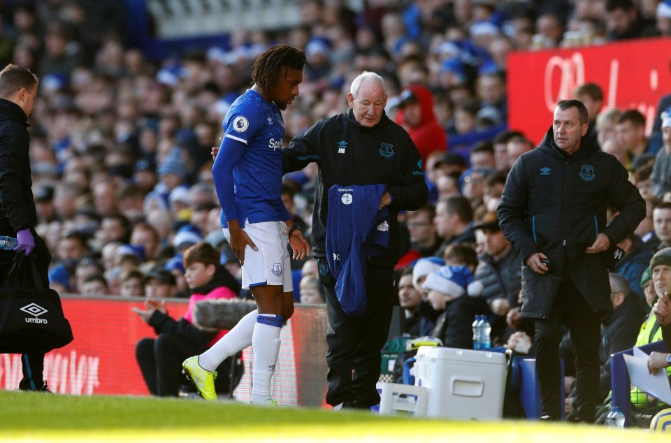  Everton lost Arsenal old boy Alex Iwobi after just ten minutes due to a hamstring injury